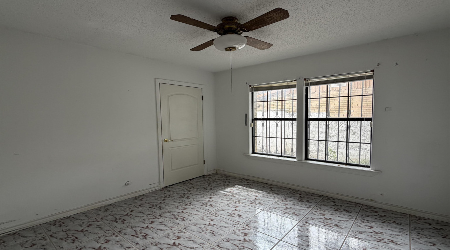 2401 E Plum St, LAREDO, Texas 78043, 3 Bedrooms Bedrooms, 6 Rooms Rooms,2 BathroomsBathrooms,Residential,For Sale,2401 E Plum St,20263554