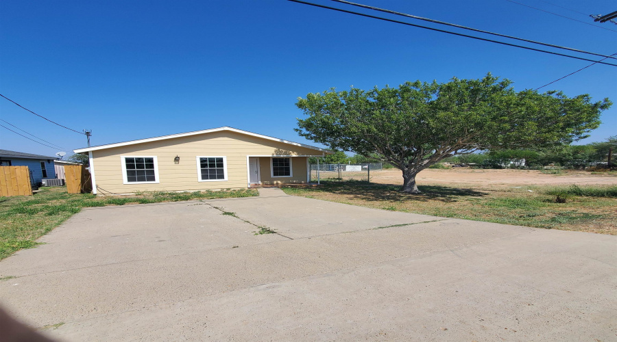 1206 Paseo De Danubio, Rio Bravo, Texas 78046, 3 Bedrooms Bedrooms, 5 Rooms Rooms,1 BathroomBathrooms,Residential,For Sale,1206 Paseo De Danubio,20254969