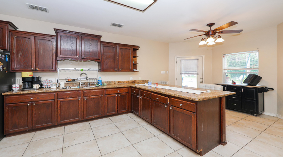 516 Finch Ln, laredo, Texas 78045, 5 Bedrooms Bedrooms, 9 Rooms Rooms,3 BathroomsBathrooms,Residential,For Sale,516 Finch Ln,20263556