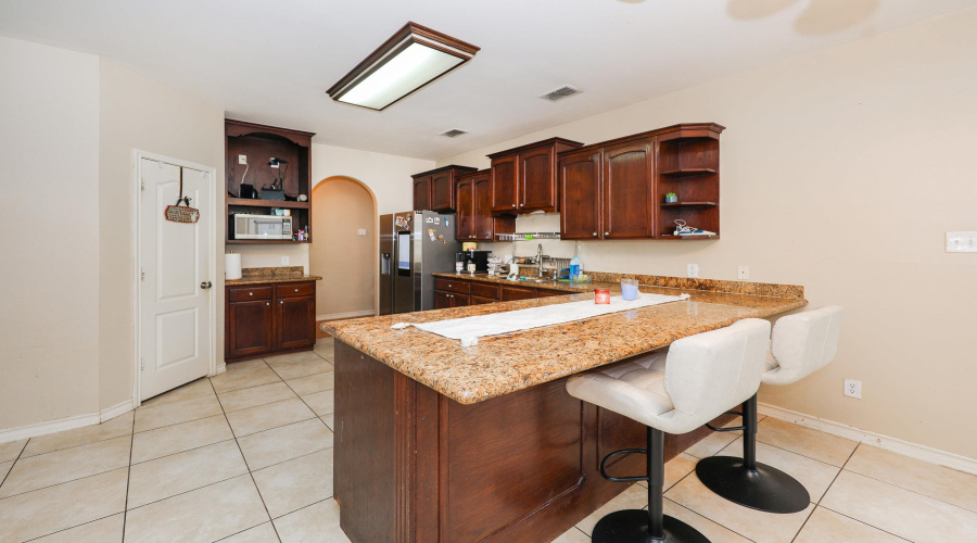 516 Finch Ln, laredo, Texas 78045, 5 Bedrooms Bedrooms, 9 Rooms Rooms,3 BathroomsBathrooms,Residential,For Sale,516 Finch Ln,20263556