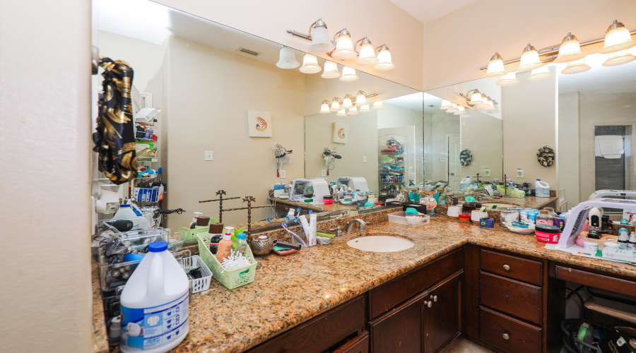 516 Finch Ln, laredo, Texas 78045, 5 Bedrooms Bedrooms, 9 Rooms Rooms,3 BathroomsBathrooms,Residential,For Sale,516 Finch Ln,20263556