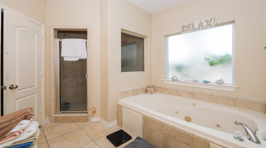 516 Finch Ln, laredo, Texas 78045, 5 Bedrooms Bedrooms, 9 Rooms Rooms,3 BathroomsBathrooms,Residential,For Sale,516 Finch Ln,20263556