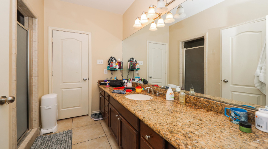 516 Finch Ln, laredo, Texas 78045, 5 Bedrooms Bedrooms, 9 Rooms Rooms,3 BathroomsBathrooms,Residential,For Sale,516 Finch Ln,20263556