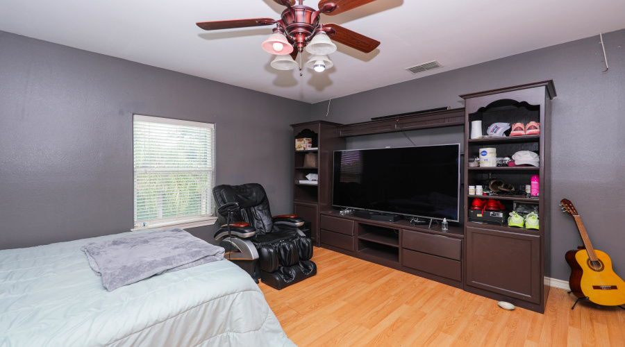 516 Finch Ln, laredo, Texas 78045, 5 Bedrooms Bedrooms, 9 Rooms Rooms,3 BathroomsBathrooms,Residential,For Sale,516 Finch Ln,20263556