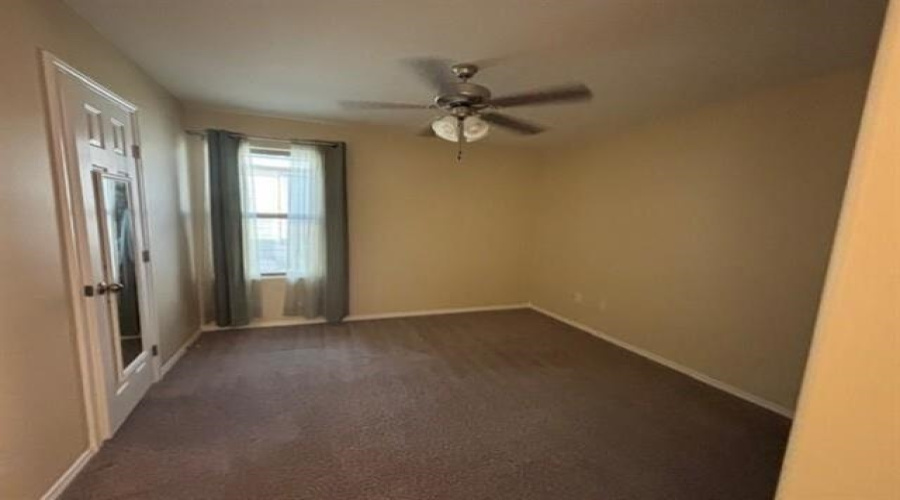 8605 Owlcreek Pass Ct, Laredo, Texas 78045, 4 Bedrooms Bedrooms, 5 Rooms Rooms,3 BathroomsBathrooms,Residential,For Rent,8605 Owlcreek Pass Ct,20263557