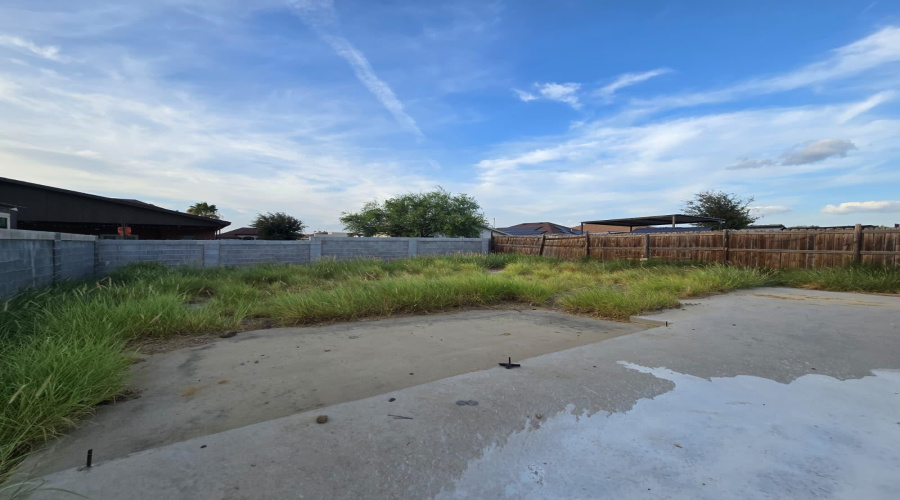 1604 Doctora Eve Perez Ln, Laredo, Texas 78046, 3 Bedrooms Bedrooms, 6 Rooms Rooms,2 BathroomsBathrooms,Residential,For Sale,1604 Doctora Eve Perez Ln,20263558