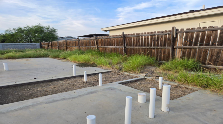 1604 Doctora Eve Perez Ln, Laredo, Texas 78046, 3 Bedrooms Bedrooms, 6 Rooms Rooms,2 BathroomsBathrooms,Residential,For Sale,1604 Doctora Eve Perez Ln,20263558