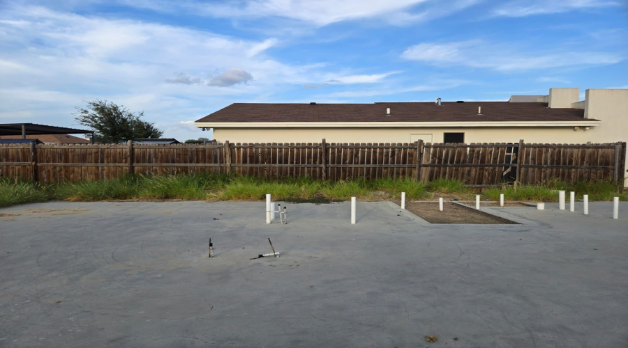 1604 Doctora Eve Perez Ln, Laredo, Texas 78046, 3 Bedrooms Bedrooms, 6 Rooms Rooms,2 BathroomsBathrooms,Residential,For Sale,1604 Doctora Eve Perez Ln,20263558