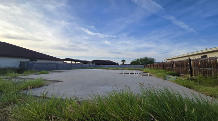 1604 Doctora Eve Perez Ln, Laredo, Texas 78046, 3 Bedrooms Bedrooms, 6 Rooms Rooms,2 BathroomsBathrooms,Residential,For Sale,1604 Doctora Eve Perez Ln,20263558