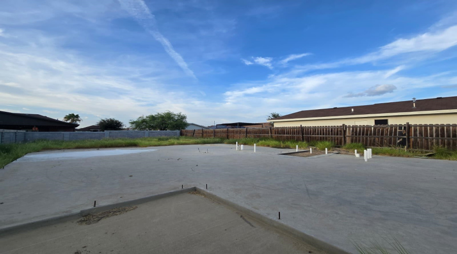 1604 Doctora Eve Perez Ln, Laredo, Texas 78046, 3 Bedrooms Bedrooms, 6 Rooms Rooms,2 BathroomsBathrooms,Residential,For Sale,1604 Doctora Eve Perez Ln,20263558