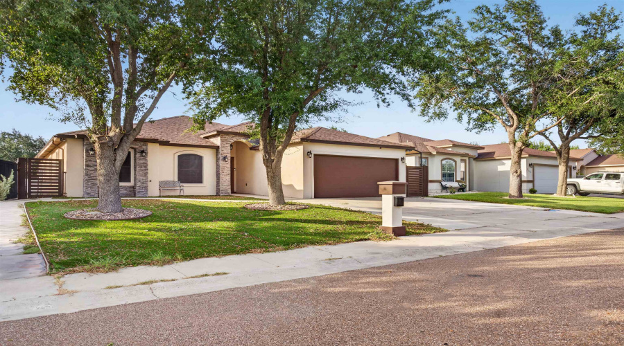 3204 Imperial Dr, Laredo, Texas 78045, 3 Bedrooms Bedrooms, 6 Rooms Rooms,2 BathroomsBathrooms,Residential,For Sale,3204 Imperial Dr,20263559