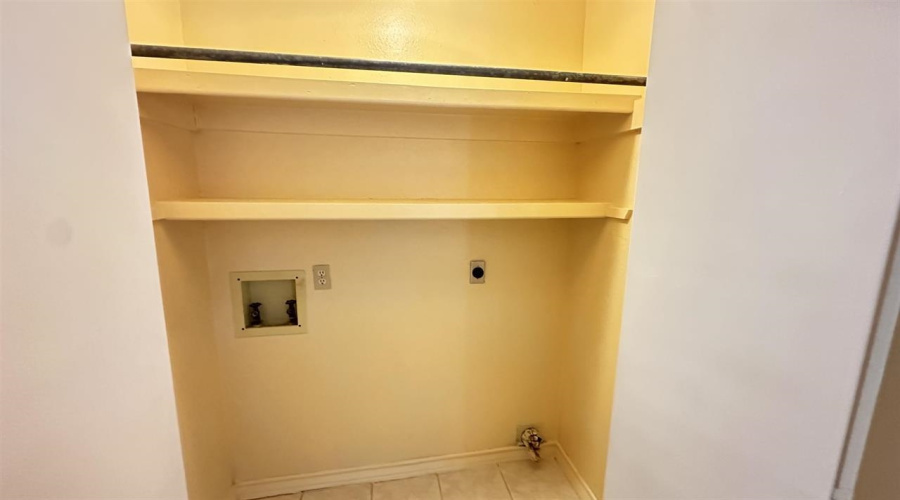 100 E Aurora St, Laredo, Texas 78041, 1 Bedroom Bedrooms, 4 Rooms Rooms,1 BathroomBathrooms,Residential,For Sale,100 E Aurora St,20263560