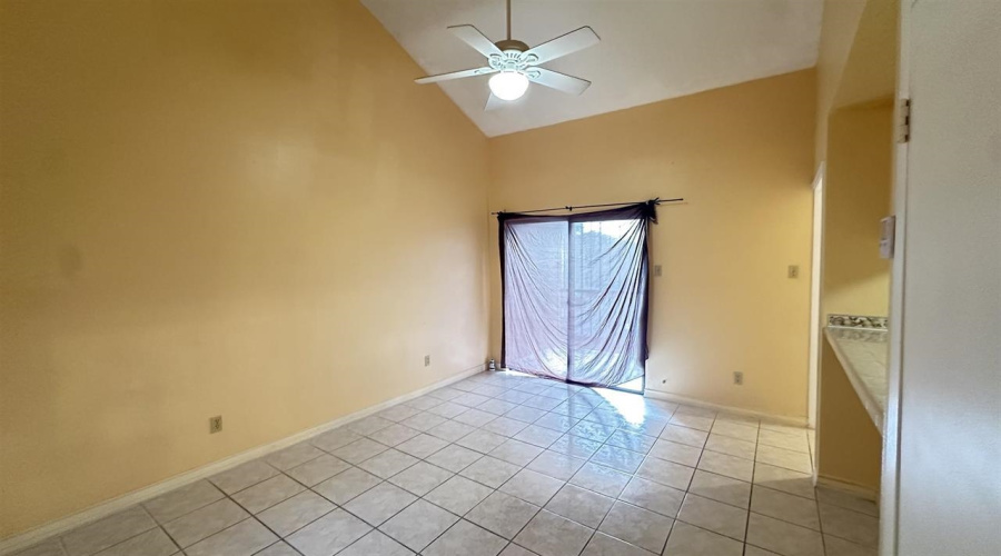 100 E Aurora St, Laredo, Texas 78041, 1 Bedroom Bedrooms, 4 Rooms Rooms,1 BathroomBathrooms,Residential,For Sale,100 E Aurora St,20263560