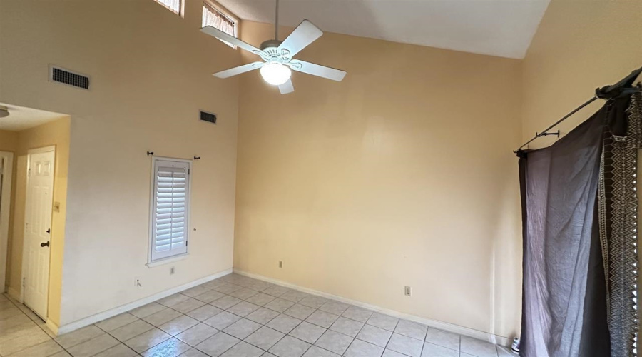 100 E Aurora St, Laredo, Texas 78041, 1 Bedroom Bedrooms, 4 Rooms Rooms,1 BathroomBathrooms,Residential,For Sale,100 E Aurora St,20263560
