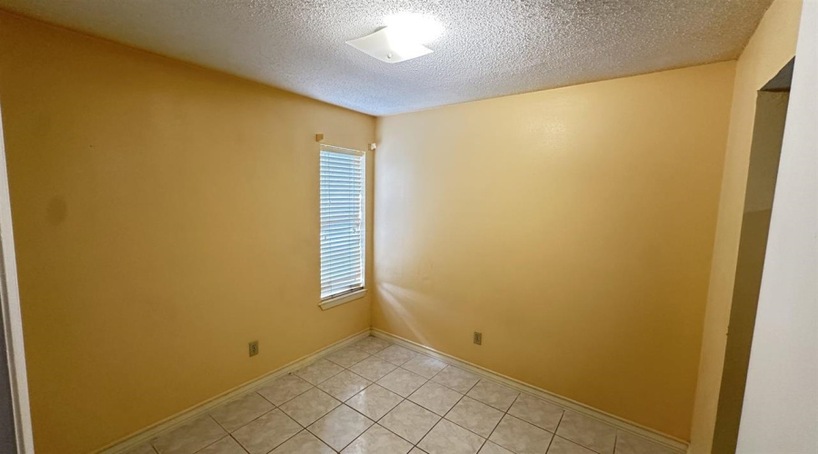 100 E Aurora St, Laredo, Texas 78041, 1 Bedroom Bedrooms, 4 Rooms Rooms,1 BathroomBathrooms,Residential,For Sale,100 E Aurora St,20263560