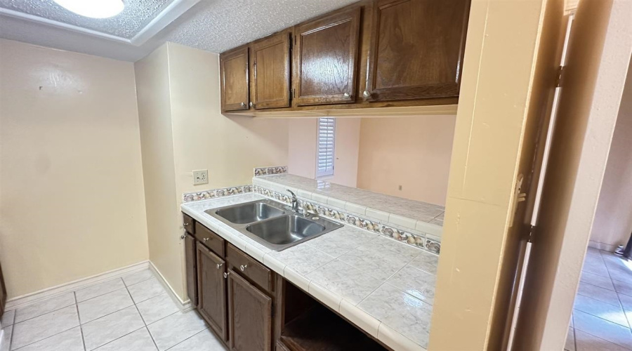 100 E Aurora St, Laredo, Texas 78041, 1 Bedroom Bedrooms, 4 Rooms Rooms,1 BathroomBathrooms,Residential,For Sale,100 E Aurora St,20263560