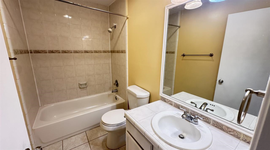 100 E Aurora St, Laredo, Texas 78041, 1 Bedroom Bedrooms, 4 Rooms Rooms,1 BathroomBathrooms,Residential,For Sale,100 E Aurora St,20263560