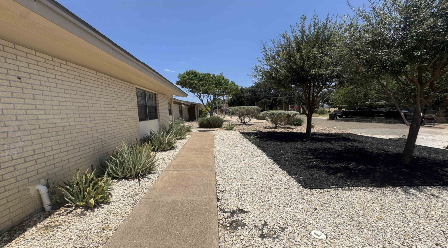 626A Birchwood Ln, Laredo, Texas 78041, 4 Bedrooms Bedrooms, 7 Rooms Rooms,2 BathroomsBathrooms,Residential,For Rent,626A Birchwood Ln,20263561