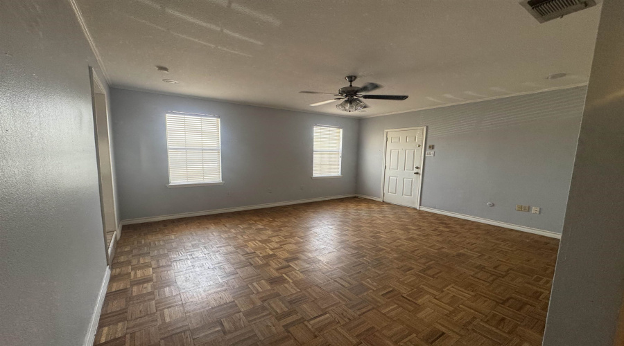 626A Birchwood Ln, Laredo, Texas 78041, 4 Bedrooms Bedrooms, 7 Rooms Rooms,2 BathroomsBathrooms,Residential,For Rent,626A Birchwood Ln,20263561
