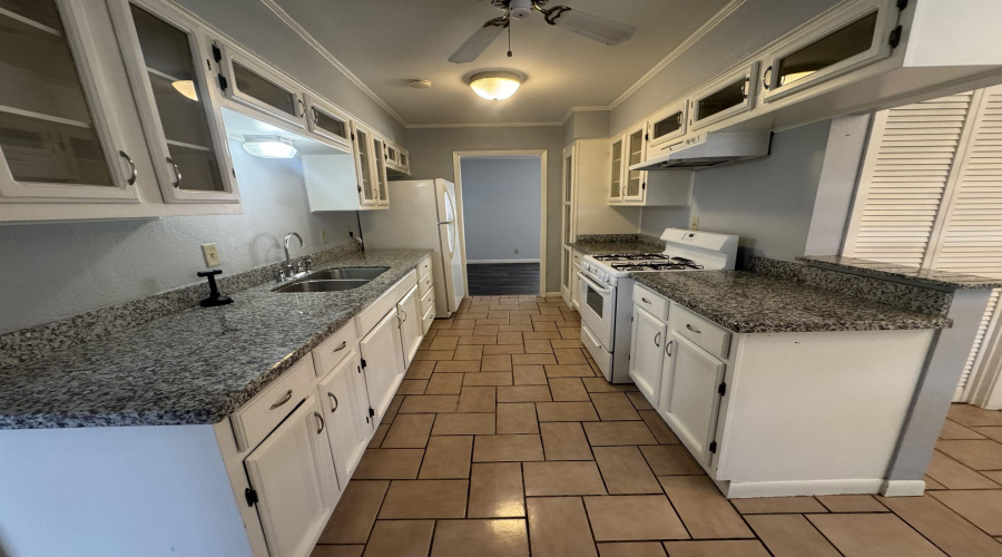 626A Birchwood Ln, Laredo, Texas 78041, 4 Bedrooms Bedrooms, 7 Rooms Rooms,2 BathroomsBathrooms,Residential,For Rent,626A Birchwood Ln,20263561