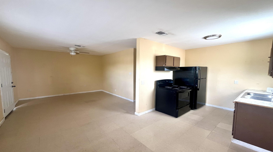 2017 Tacuba St, Laredo, Texas 78040, 2 Bedrooms Bedrooms, 4 Rooms Rooms,1 BathroomBathrooms,Residential,For Sale,2017 Tacuba St,20263562