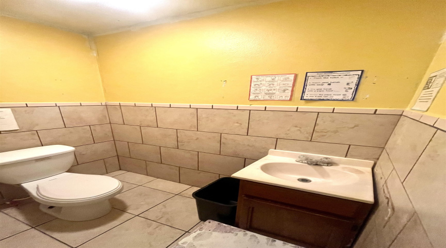 1920 Corpus Christi St, Laredo, Texas 78043, 1 Room Rooms,4 BathroomsBathrooms,Commercial retail/office,For Sale,1920 Corpus Christi St,20263564