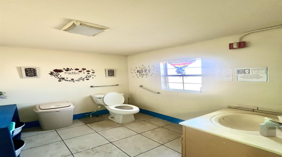 1920 Corpus Christi St, Laredo, Texas 78043, 1 Room Rooms,4 BathroomsBathrooms,Commercial retail/office,For Sale,1920 Corpus Christi St,20263564