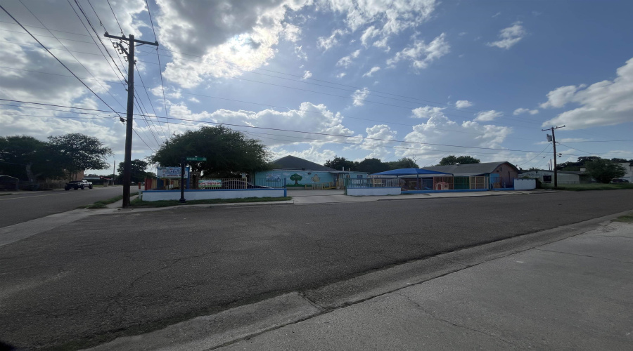1920 Corpus Christi St, Laredo, Texas 78043, 1 Room Rooms,4 BathroomsBathrooms,Commercial retail/office,For Sale,1920 Corpus Christi St,20263564