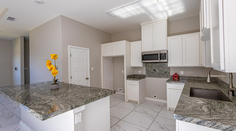 3719 Birge Dr., LAREDO, Texas 78046, 3 Bedrooms Bedrooms, 5 Rooms Rooms,2 BathroomsBathrooms,Residential,For Sale,3719 Birge Dr.,20263565