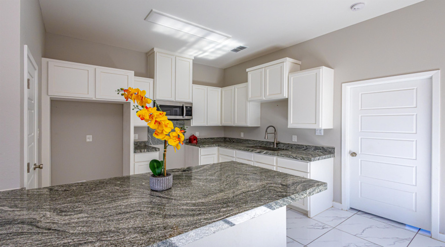 3719 Birge Dr., LAREDO, Texas 78046, 3 Bedrooms Bedrooms, 5 Rooms Rooms,2 BathroomsBathrooms,Residential,For Sale,3719 Birge Dr.,20263565