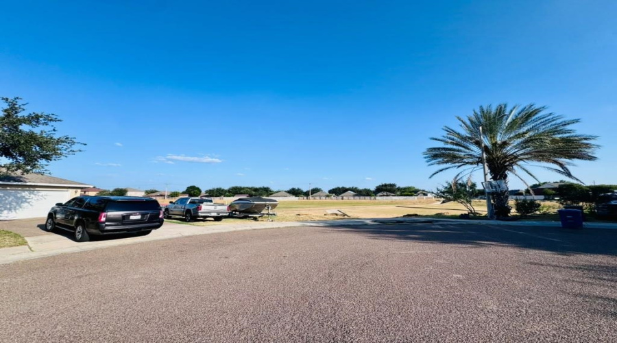 10507 Sanderiana Ct, Laredo, Texas 78045, 4 Bedrooms Bedrooms, 7 Rooms Rooms,2 BathroomsBathrooms,Residential,For Sale,10507 Sanderiana Ct,20263566