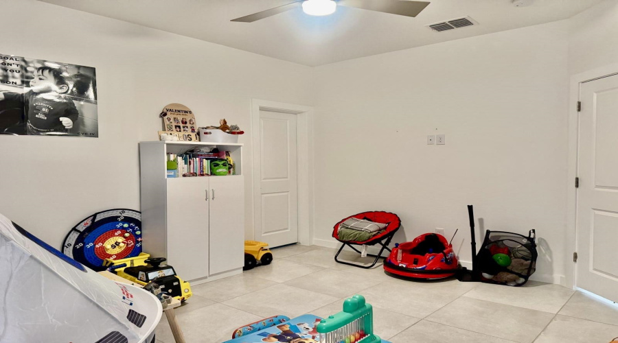 621 Journey Loop, Laredo, Texas 78045, 3 Bedrooms Bedrooms, 6 Rooms Rooms,2 BathroomsBathrooms,Residential,For Sale,621 Journey Loop,20263567
