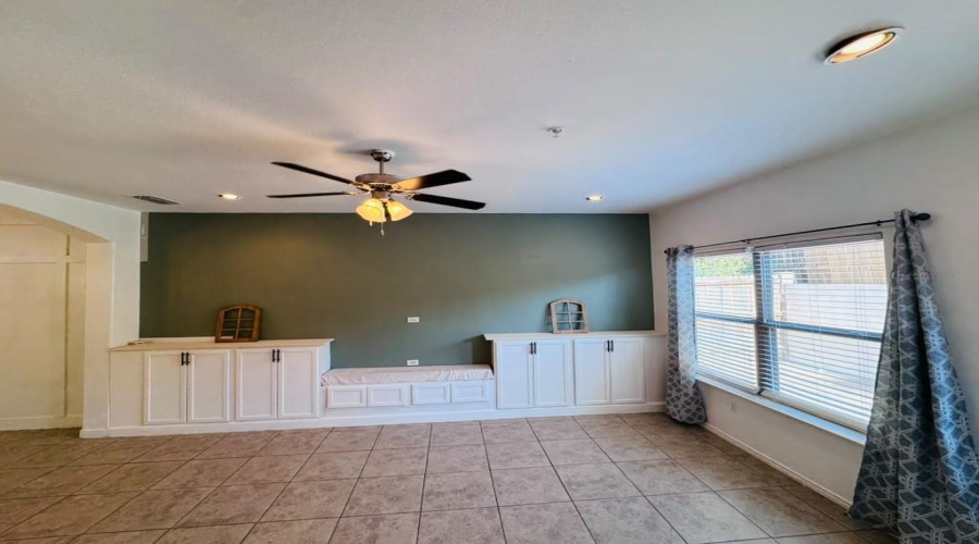 5620 Montevista Dr., Laredo, Texas 78041, 2 Bedrooms Bedrooms, 4 Rooms Rooms,2 BathroomsBathrooms,Residential,For Sale,5620 Montevista Dr.,20263569