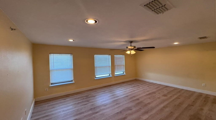 5620 Montevista Dr., Laredo, Texas 78041, 2 Bedrooms Bedrooms, 4 Rooms Rooms,2 BathroomsBathrooms,Residential,For Sale,5620 Montevista Dr.,20263569