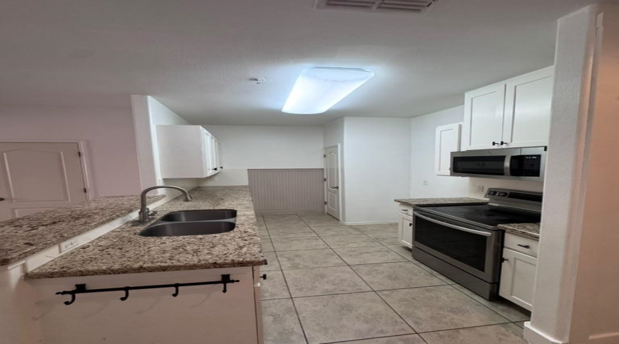 5620 Montevista Dr., Laredo, Texas 78041, 2 Bedrooms Bedrooms, 4 Rooms Rooms,2 BathroomsBathrooms,Residential,For Sale,5620 Montevista Dr.,20263569