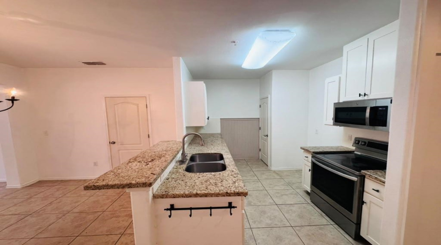5620 Montevista Dr., Laredo, Texas 78041, 2 Bedrooms Bedrooms, 4 Rooms Rooms,2 BathroomsBathrooms,Residential,For Sale,5620 Montevista Dr.,20263569