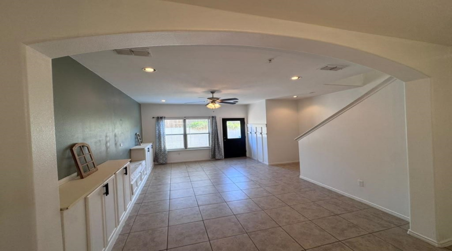 5620 Montevista Dr., Laredo, Texas 78041, 2 Bedrooms Bedrooms, 4 Rooms Rooms,2 BathroomsBathrooms,Residential,For Sale,5620 Montevista Dr.,20263569