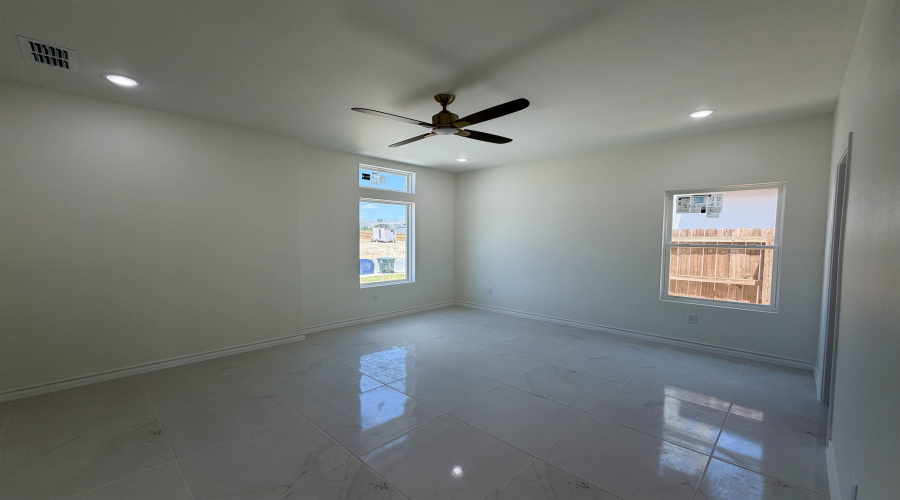 205 Lusitano Dr., Laredo, Texas 78046, 3 Bedrooms Bedrooms, 5 Rooms Rooms,2 BathroomsBathrooms,Residential,For Sale,205 Lusitano Dr.,20263570