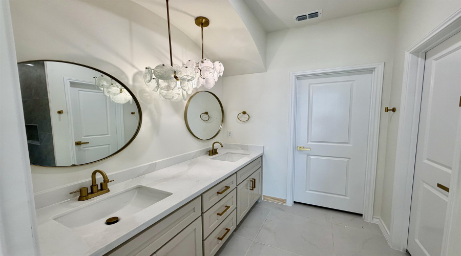 205 Lusitano Dr., Laredo, Texas 78046, 3 Bedrooms Bedrooms, 5 Rooms Rooms,2 BathroomsBathrooms,Residential,For Sale,205 Lusitano Dr.,20263570