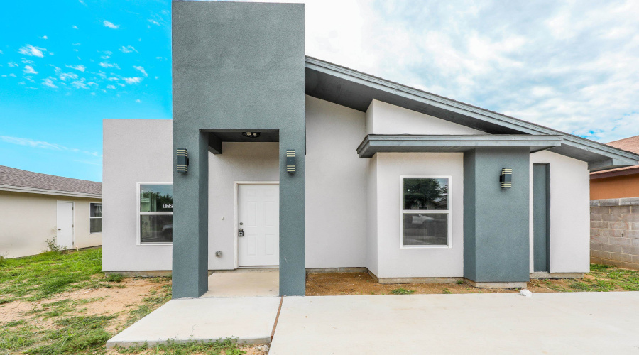 17204 Running Doe St, Laredo, Texas 78045-0000, 4 Bedrooms Bedrooms, 5 Rooms Rooms,2 BathroomsBathrooms,Residential,For Sale,17204 Running Doe St,20262844