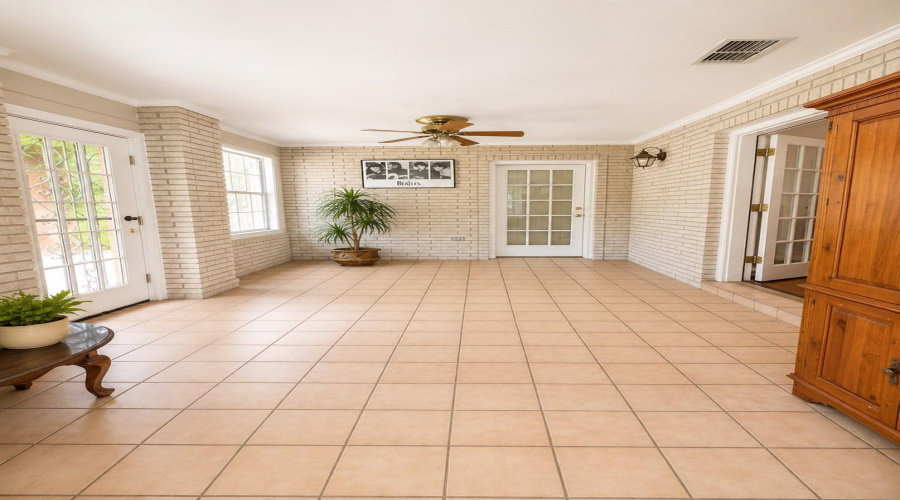 1917 OKane St, Laredo, Texas 78043, 4 Bedrooms Bedrooms, 9 Rooms Rooms,3 BathroomsBathrooms,Residential,For Sale,1917 OKane St,20263572