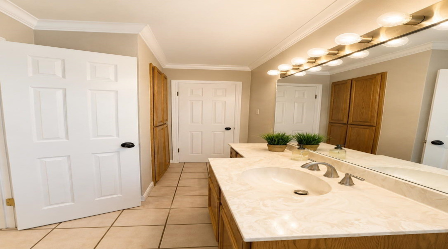 1917 OKane St, Laredo, Texas 78043, 4 Bedrooms Bedrooms, 9 Rooms Rooms,3 BathroomsBathrooms,Residential,For Sale,1917 OKane St,20263572
