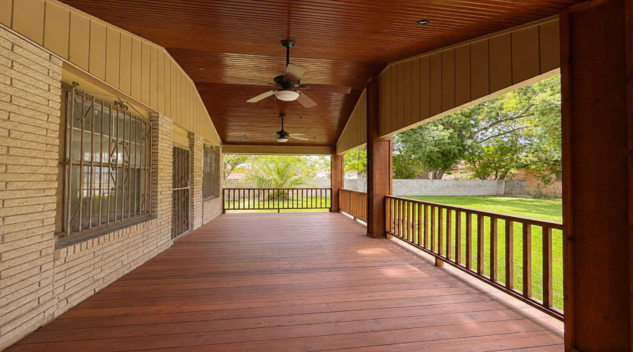 1917 OKane St, Laredo, Texas 78043, 4 Bedrooms Bedrooms, 9 Rooms Rooms,3 BathroomsBathrooms,Residential,For Sale,1917 OKane St,20263572