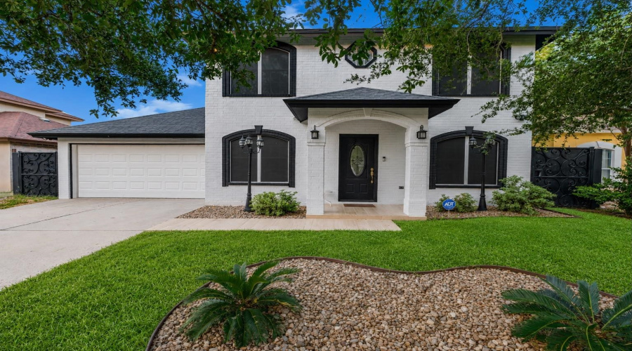 125 Sun Ray Lp, LAREDO, Texas 78045, 3 Bedrooms Bedrooms, 6 Rooms Rooms,3 BathroomsBathrooms,Residential,For Sale,125 Sun Ray Lp,20263573