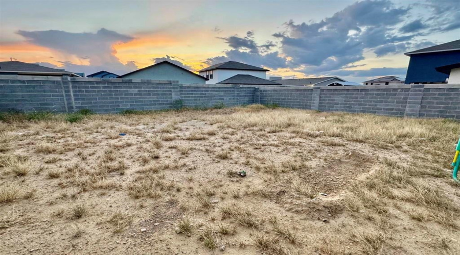 4222 Lorisa, Laredo, Texas 78046, 4 Bedrooms Bedrooms, 6 Rooms Rooms,2 BathroomsBathrooms,Residential,For Sale,4222 Lorisa,20263574