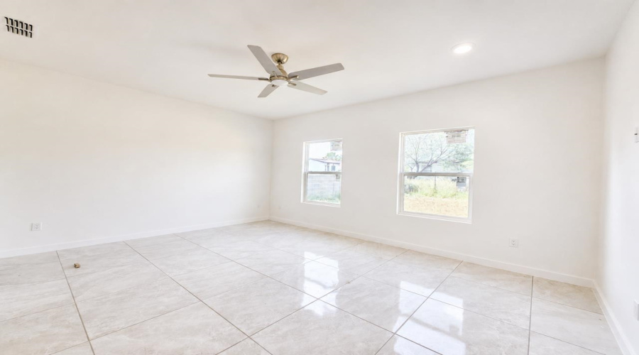 5004 Cherimoya Ln., laredo, Texas 78046, 3 Bedrooms Bedrooms, 5 Rooms Rooms,2 BathroomsBathrooms,Residential,For Sale,5004 Cherimoya Ln.,20263576