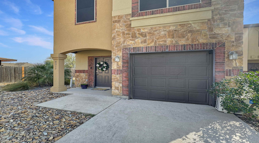 5311 Lost Hills Trail, Laredo, Texas 78041, 3 Bedrooms Bedrooms, 6 Rooms Rooms,2 BathroomsBathrooms,Residential,For Sale,5311 Lost Hills Trail,20263577