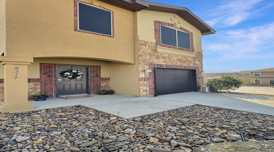 5311 Lost Hills Trail, Laredo, Texas 78041, 3 Bedrooms Bedrooms, 6 Rooms Rooms,2 BathroomsBathrooms,Residential,For Sale,5311 Lost Hills Trail,20263577