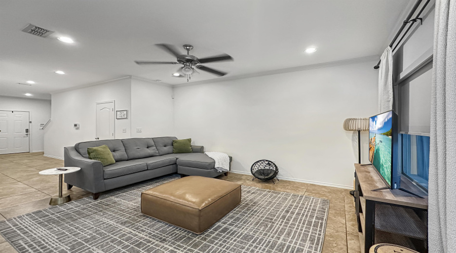 5311 Lost Hills Trail, Laredo, Texas 78041, 3 Bedrooms Bedrooms, 6 Rooms Rooms,2 BathroomsBathrooms,Residential,For Sale,5311 Lost Hills Trail,20263577