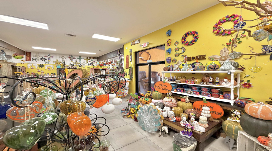 2508 San Bernardo Ave, Laredo, Texas 78040, 1 Room Rooms,2 BathroomsBathrooms,Commercial retail/office,For Rent,2508 San Bernardo Ave,20263583